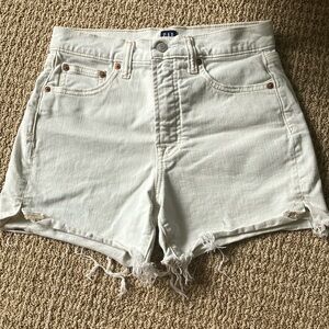 GAP High rise 4 inch short
